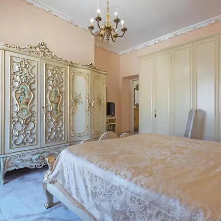 Apartamento Guesthost - Chic Flat Near Bastione Di Saint Remy *