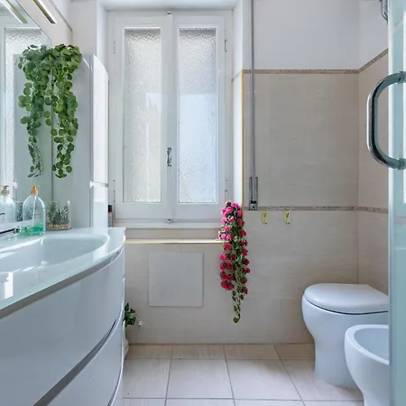 Guesthost - Chic Flat Near Bastione Di Saint Remy