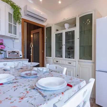 Guesthost - Chic Flat Near Bastione Di Saint Remy Cagliari