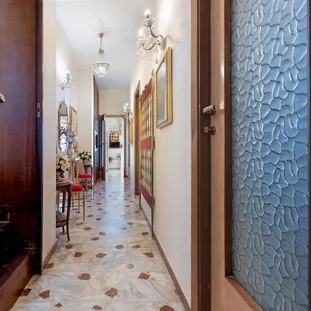 Apartament Guesthost - Chic Flat Near Bastione Di Saint Remy *